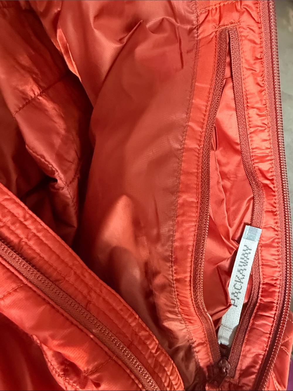 L.L. Bean PrimaLoft Packaway Deep Orange Quilted Puffer Jacket #503391. Size L - Picture 9 of 11